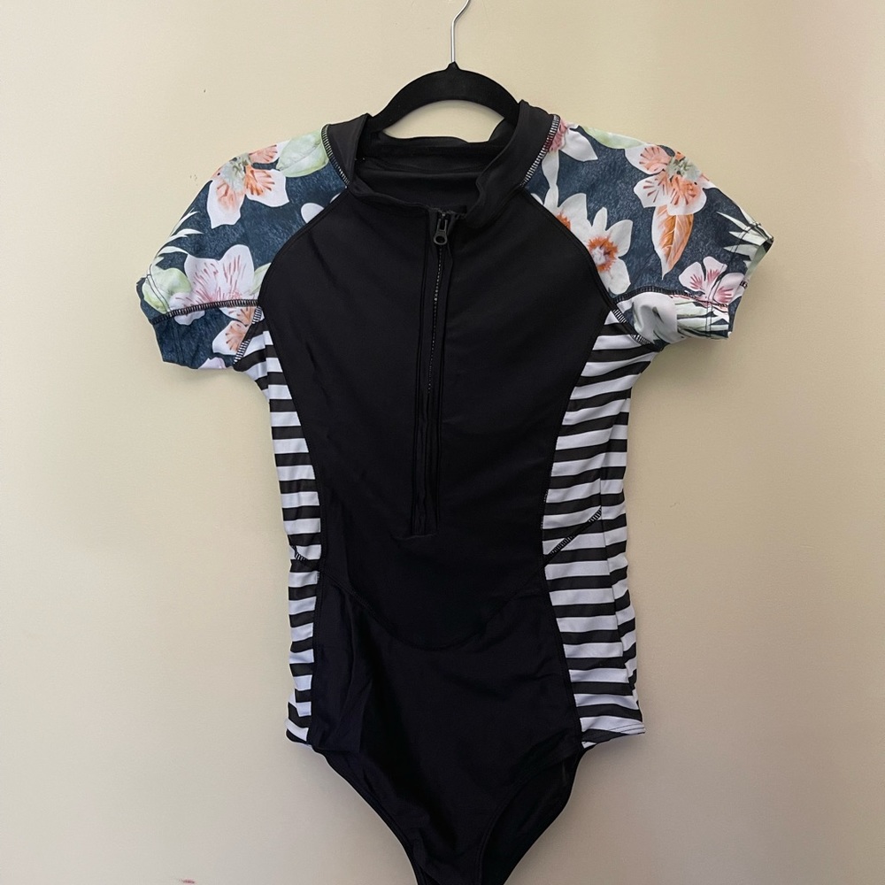 Short sleeve one piece bathing suit